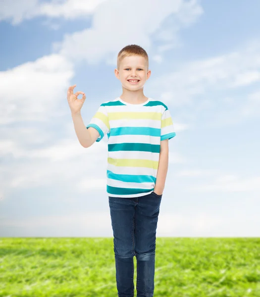 Little boy in casual clothes making OK gesture — Stock Photo, Image