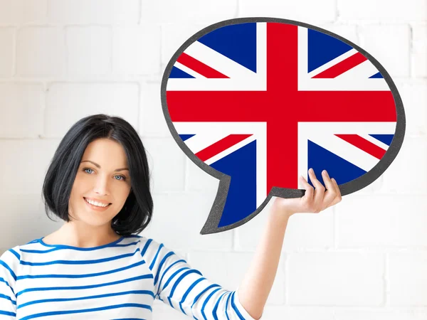 Mujer sonriente con burbuja de texto de bandera británica — Foto de Stock