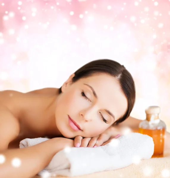 Beautiful young woman in spa — Stock Photo, Image