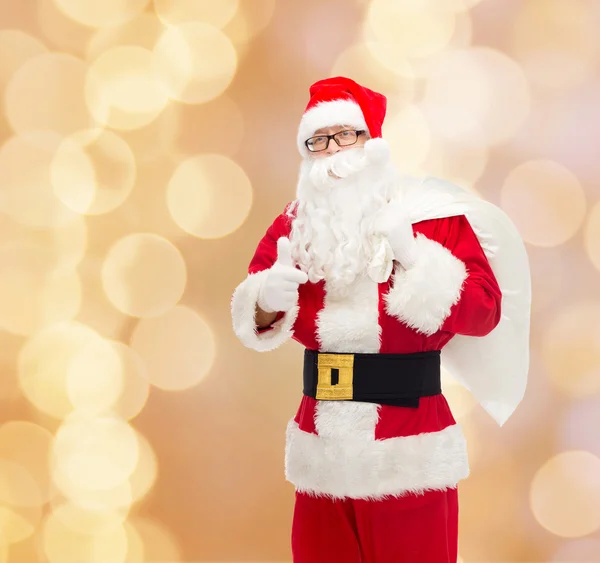 Homme en costume de Père Noël claus avec sac — Photo