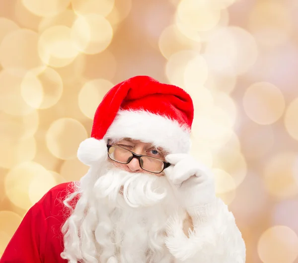 Noel Baba göz kırpıyor yakın çekim — Stok fotoğraf