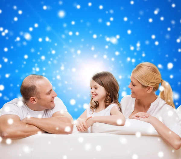 Família feliz em casa — Fotografia de Stock