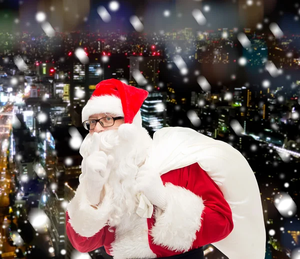 Homem em traje de santa claus com saco — Fotografia de Stock