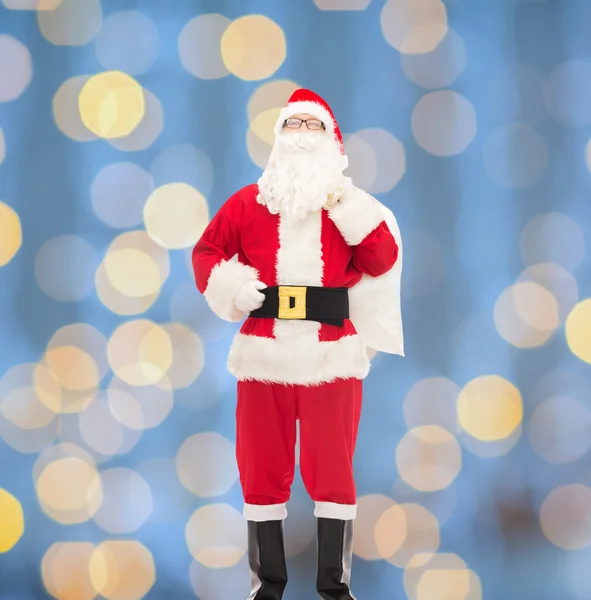 Mężczyzna w stroju Świętego Mikołaja z torba — Zdjęcie stockowe