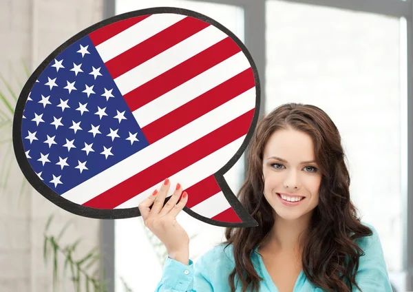 Mulher sorridente com bolha de texto da bandeira americana — Fotografia de Stock