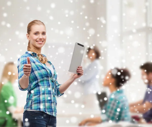 Menina sorridente com tablet pc computador — Fotografia de Stock