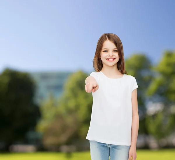 Smiling little girl in white blank t-shirt — Stock Photo, Image