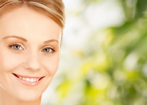 Bella giovane donna faccia — Foto Stock