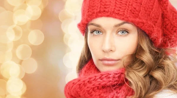 Close up of young woman in winter clothes — Stock Photo, Image