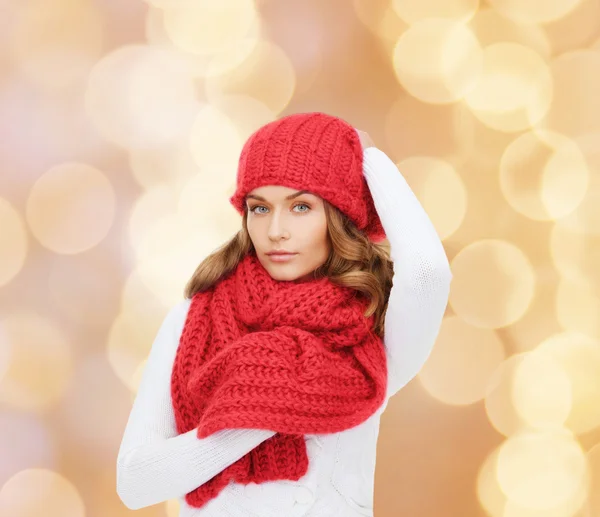 Young woman in winter clothes — Stock Photo, Image