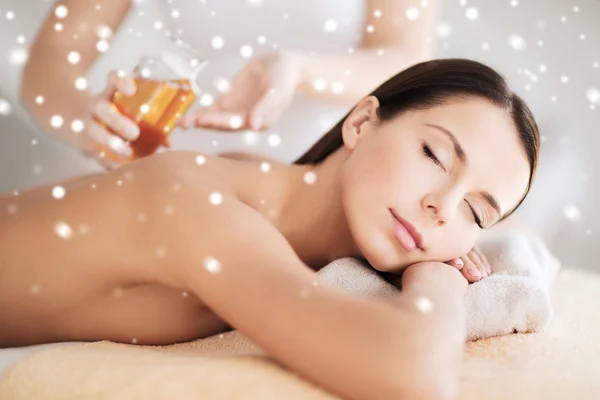 Beautiful young woman in spa — Stock Photo, Image