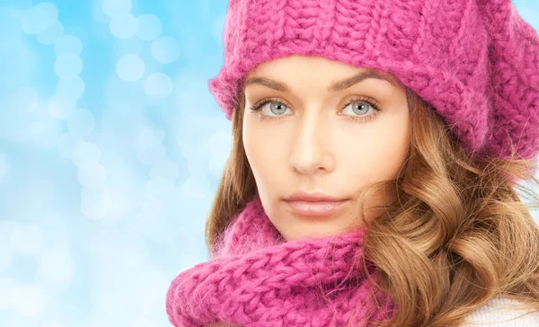 Close up van jonge vrouw in winterkleren — Stockfoto