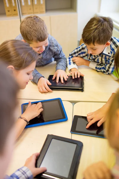 Group of school kids with tablet pc in classroom — Stock Photo, Image