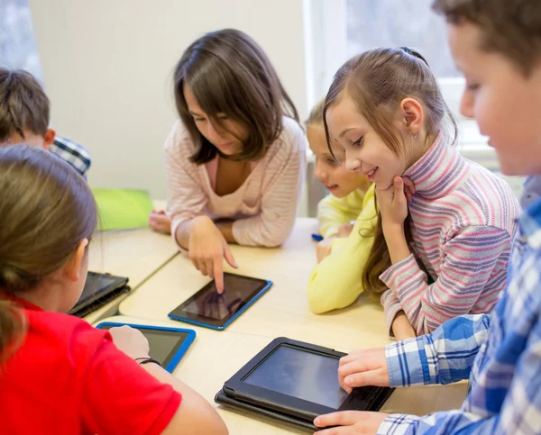 Group of school kids with tablet pc in classroom — Stock Photo, Image