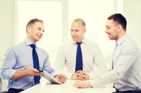 Business team working with tablet pc in office — Stock Photo, Image