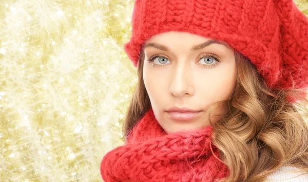 Młoda kobieta w zimowe ubrania z bliska — Zdjęcie stockowe