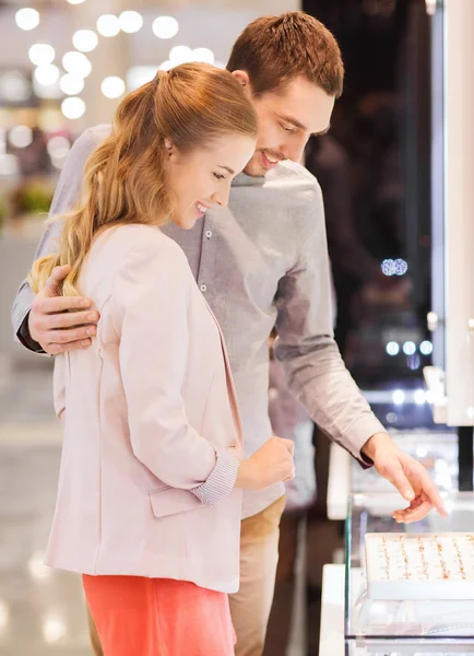 Happy couple choosing engagement ring in mall — Stock Photo, Image