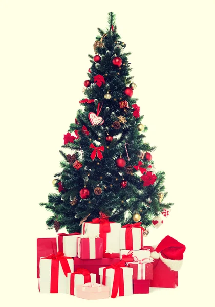 Arbre de Noël et cadeaux — Photo