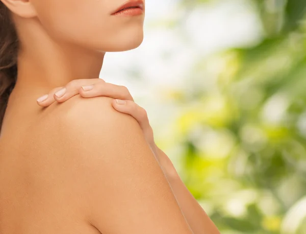 Beautiful young woman with bare shoulders — Stock Photo, Image