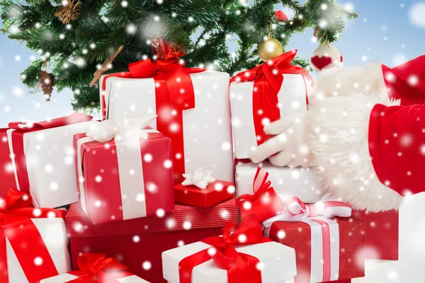 Primo piano di Babbo Natale con regali — Foto Stock