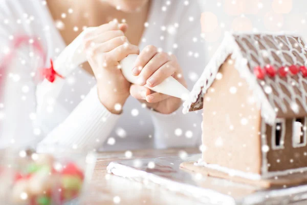 Close up of woman making gingerbread house at home — Stock Photo, Image