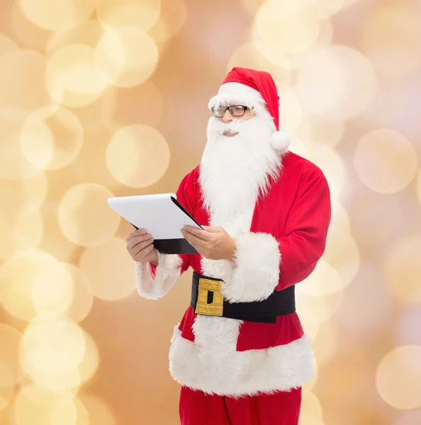 Man in costume of santa claus with notepad — Stock Photo, Image