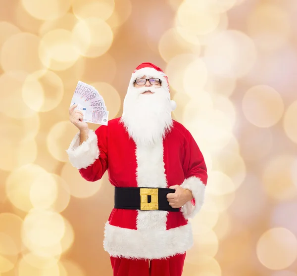 在服装的圣诞老人与欧元钱的男人 — 图库照片