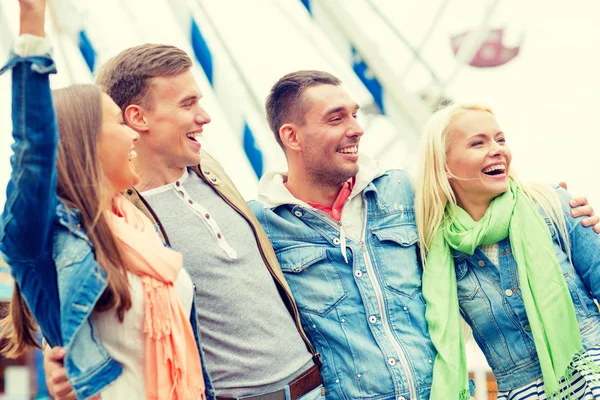 Group of smiling friends in amusement park — Stock Photo, Image