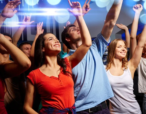 Smiling friends at concert in club — Stock Photo, Image