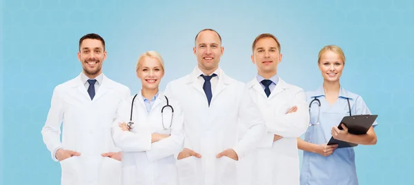 Group of doctors with stethoscopes and clipboard — Stock Photo, Image