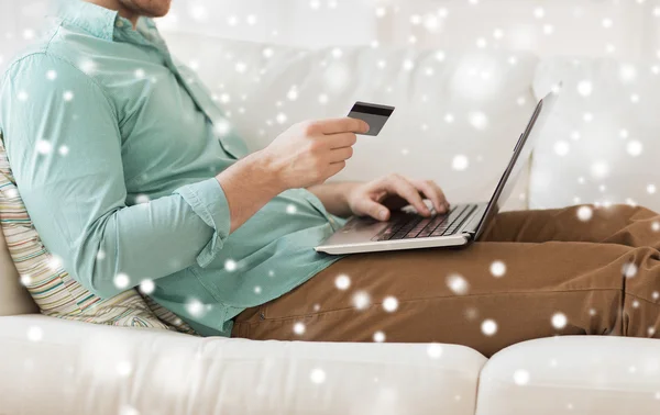 Close up of man with laptop and credit card — Stock Photo, Image