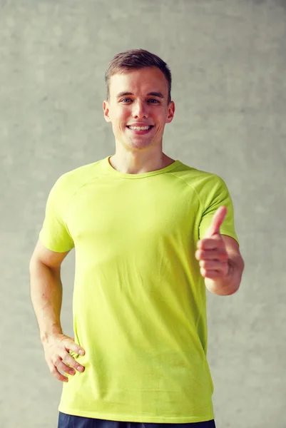 Smiling man in gym — Stock Photo, Image