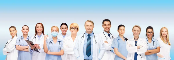 Team oder Gruppe von Ärzten und Krankenschwestern — Stockfoto