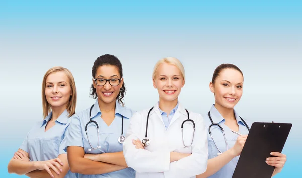 Smiling female doctor and nurses with stethoscope — Stock Photo, Image