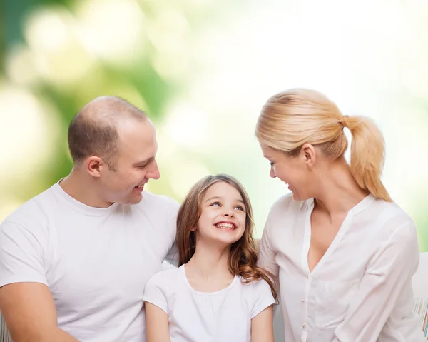 Familia feliz en casa —  Fotos de Stock