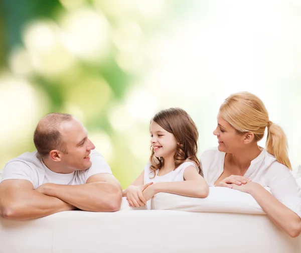 Familia feliz en casa — Foto de Stock