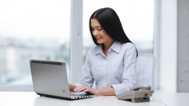 Attractive office worker taking phone call — Stock Video