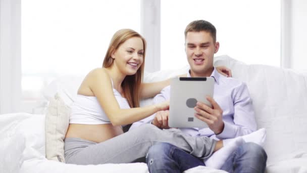 Happy family looking with tablet pc computer — Stock Video