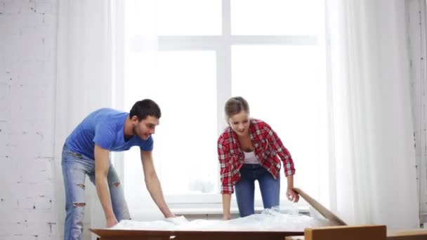 Smiling couple opening big cardboard box — Stock Footage Smiling couple opening big cardboard box Stock Video