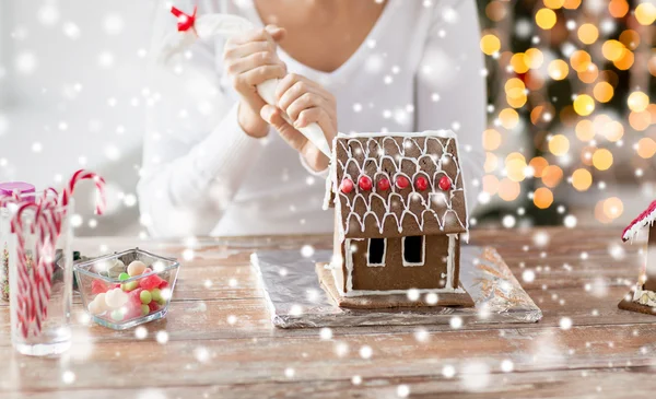 Close up of woman making gingerbread house at home — Stock Photo, Image