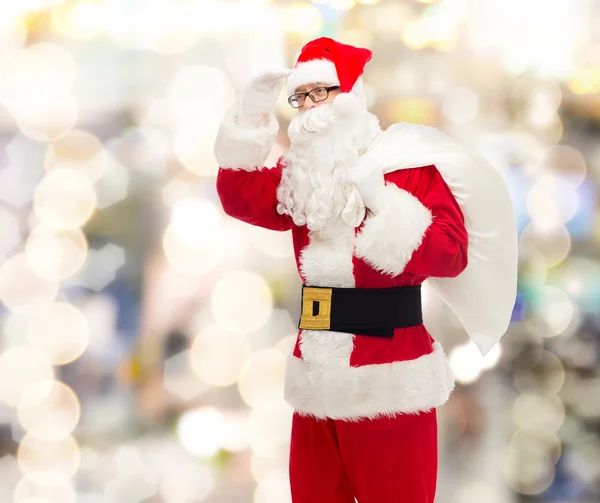 Uomo in costume di Babbo Natale con borsa — Foto Stock