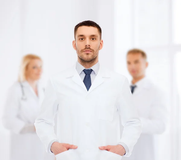 Manliga läkare i vit Rock — Stockfoto