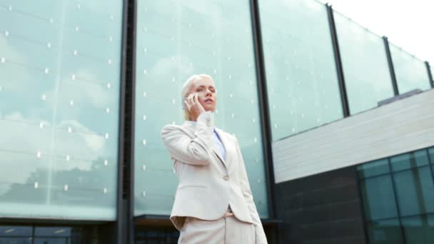 Serious businesswoman with smartphone outdoors — Stock Video