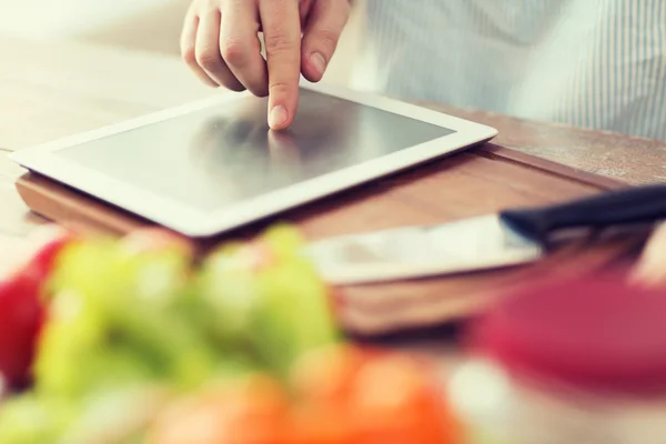 Closeup of man pointing finger to tablet pc — Stock Photo, Image