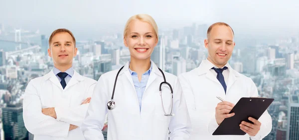 Group of doctors with stethoscopes and clipboard — Stock Photo, Image