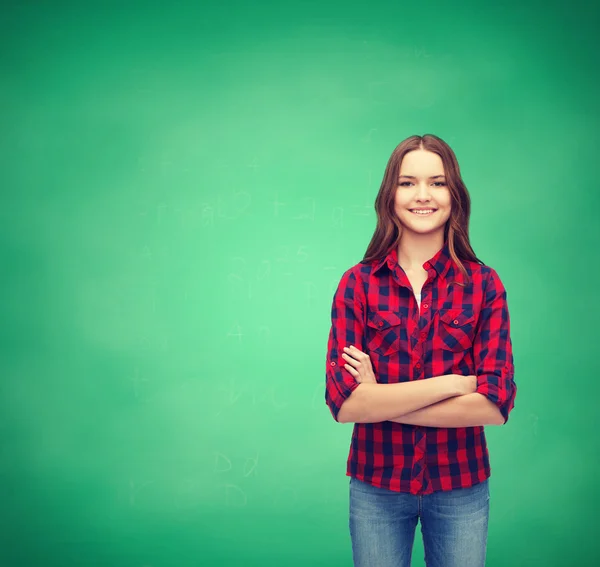 Sorridente giovane donna in abiti casual — Foto Stock