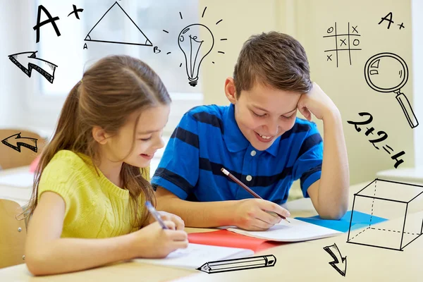 Group of school kids writing test in classroom — Stock Photo, Image