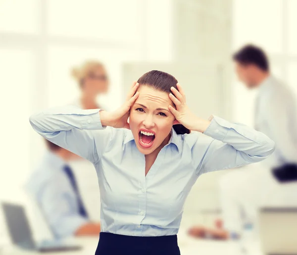 Enojado gritando mujer de negocios —  Fotos de Stock
