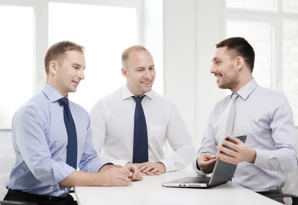 Business team working with laptop in office — Stock Photo, Image