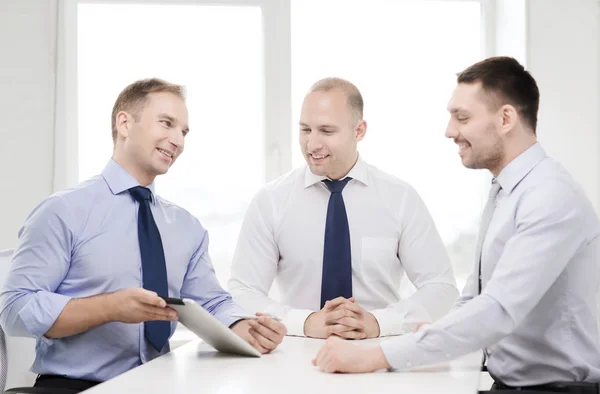 Business team working with tablet pc in office — Stock Photo, Image